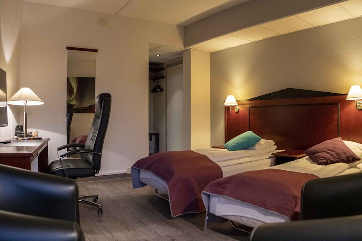 Room 8 of 17