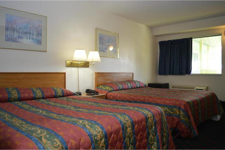 1 Queen Bed (5 of 8)
