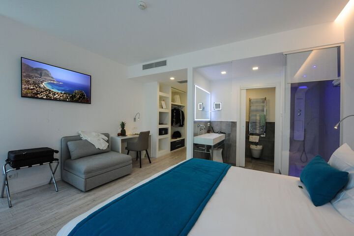 Room 26 of 85