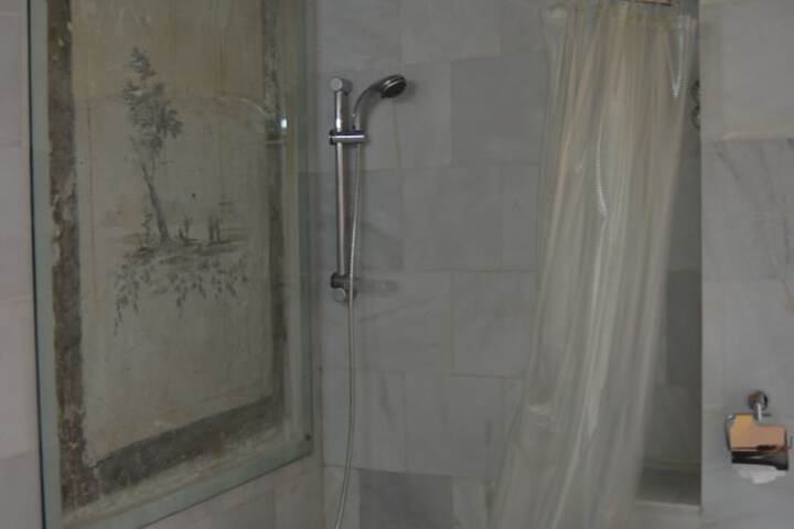 Jetted tub