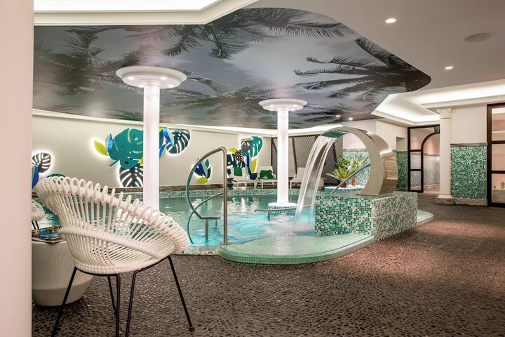 Hotel with Pool