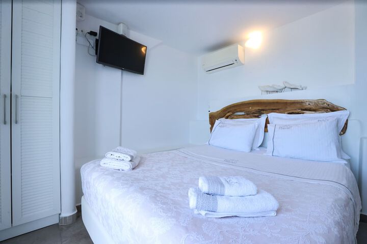 Room 28 of 106