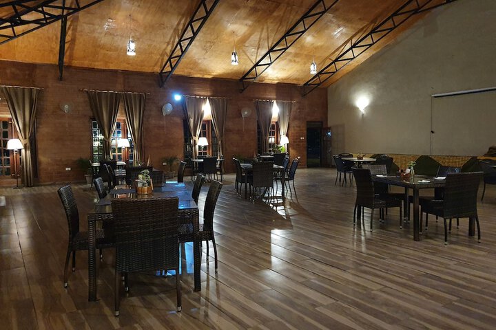 Dining 19 of 28
