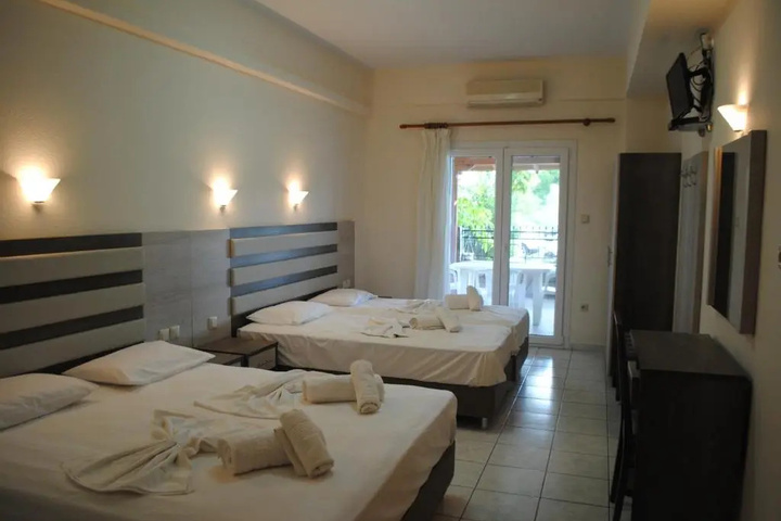 Room 4 of 17