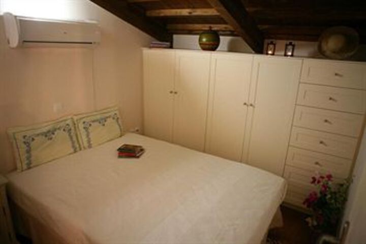 Room 15 of 33