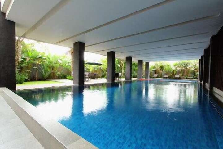 Hotel Pool