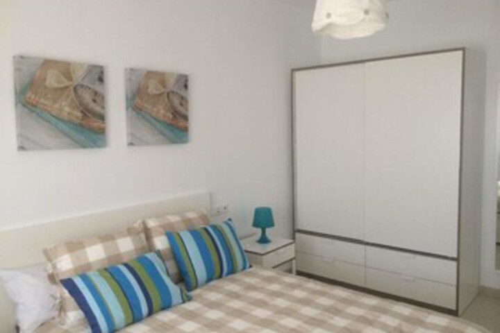 Room 9 of 12