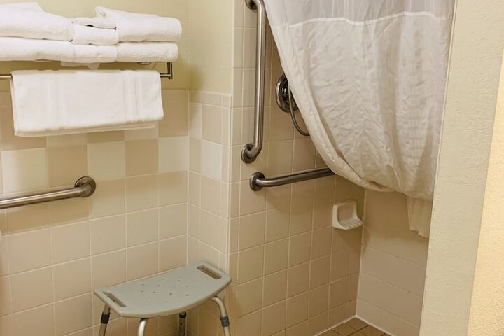 2 Queen Beds Accessible (36 of 70)