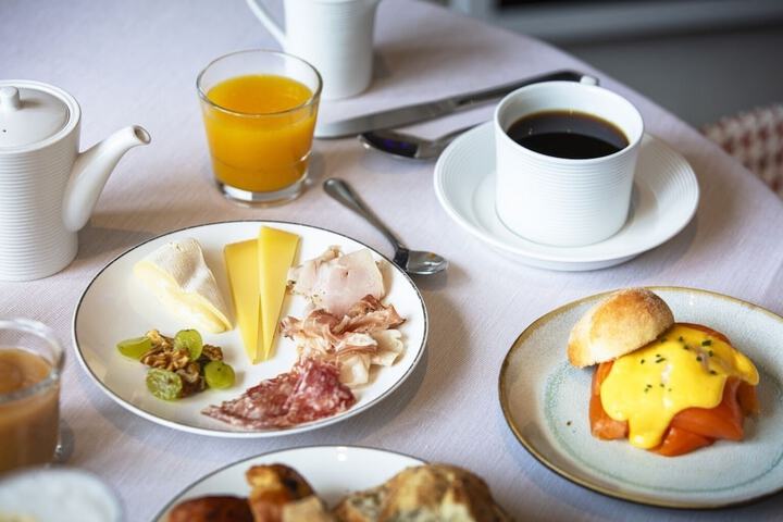 Breakfast/Coffee Service 82 of 103