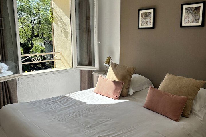 Room 10 of 37