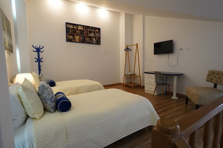 Room 30 of 106