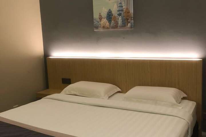 Room 7 of 15