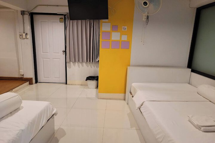 Room 42 of 77