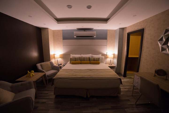 Room 25 of 58