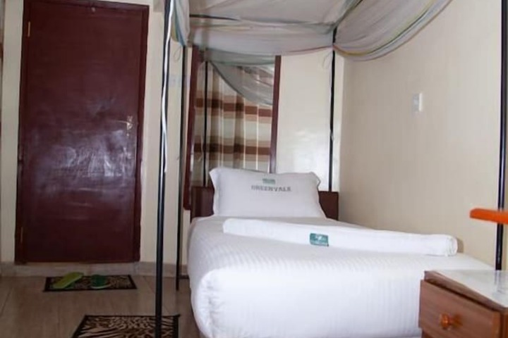 Room 9 of 36