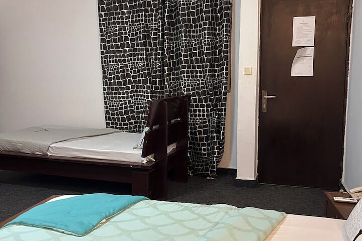 Room 65 of 307