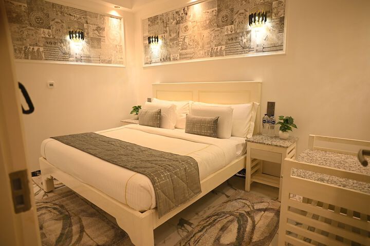 Room 7 of 37