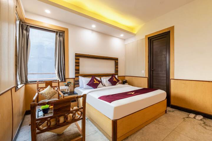 Room 4 of 20