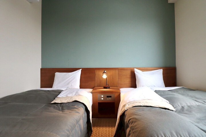 Room 11 of 51