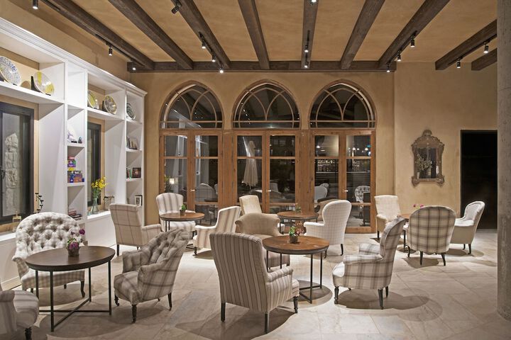 Lounge 71 of 85
