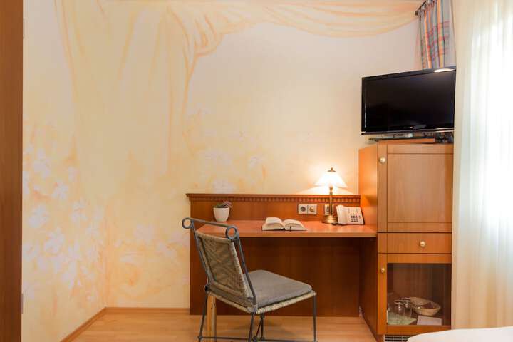 Room 6 of 56