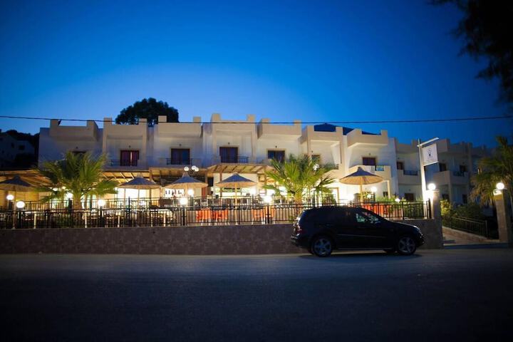 Hotel 77 of 81