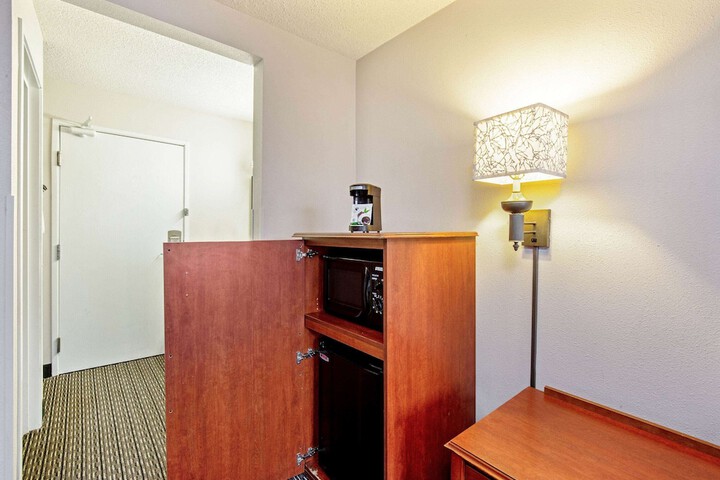Room 9 of 28