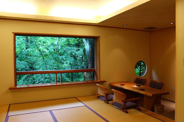 Room 4 of 43