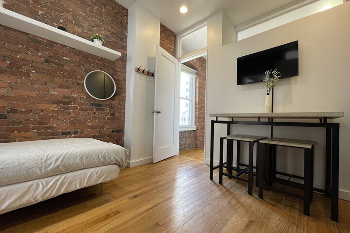 Room 152 of 236