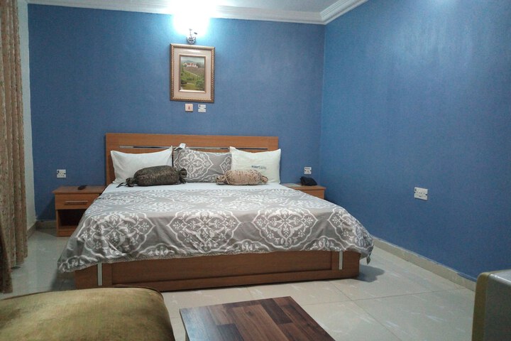 Room 6 of 28