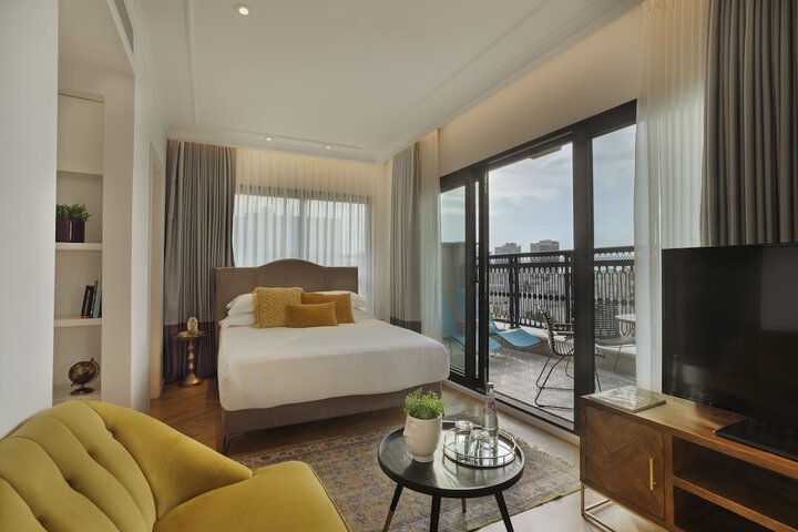 Room 9 of 49