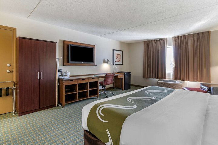 1 King Bed (1 of 18)