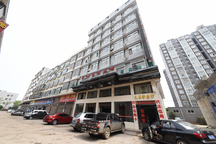 Hualong Business Hotel