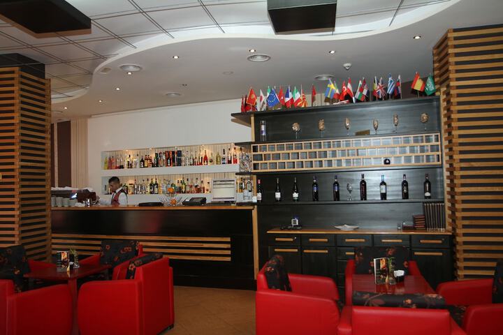 Lounge 71 of 98