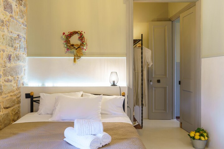 Room 6 of 61