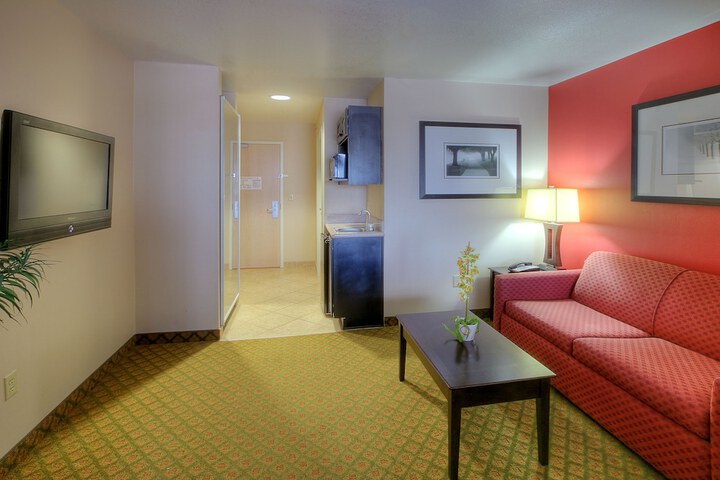 Room 3 of 32