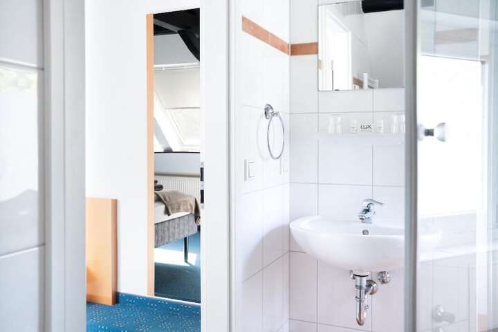 Room 21 of 27