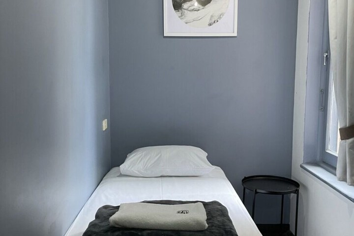 Room 9 of 31