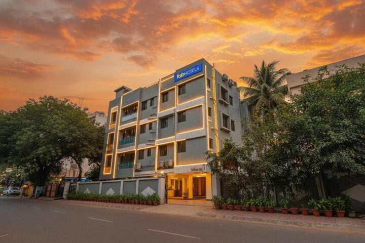 FabHotel Saffron Inn I - Nr Darshan Museum