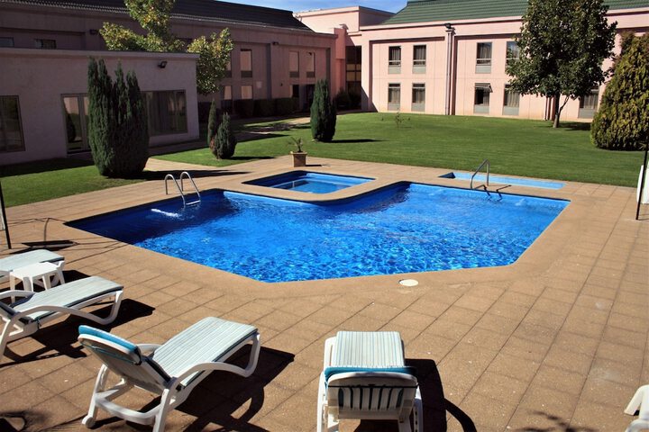 Pools & Facilities