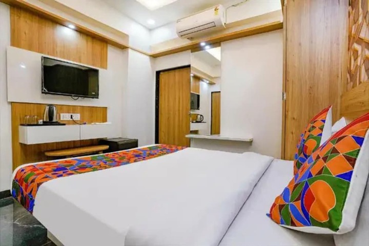Room 9 of 28
