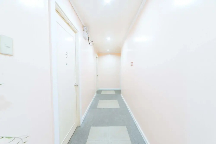 Room 13 of 21