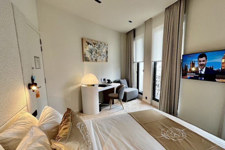 Room 12 of 105