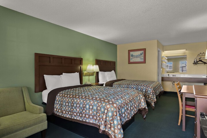 2 Double Beds (1 of 7)