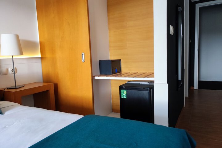 Room 3 of 28