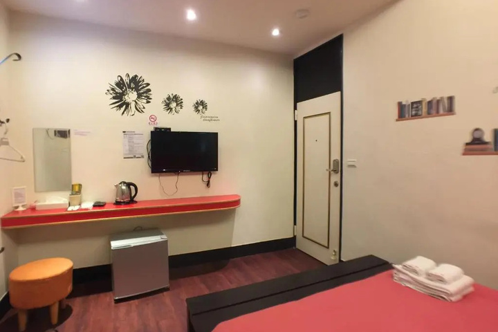 Room 3 of 12