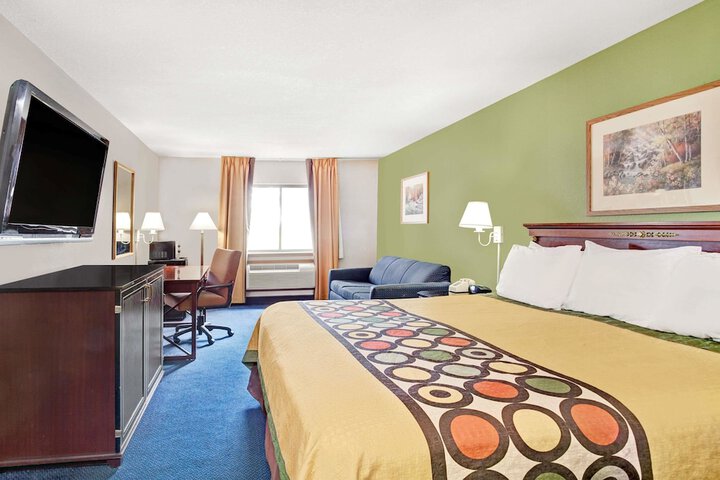 1 King Bed Suite (2 of 3)