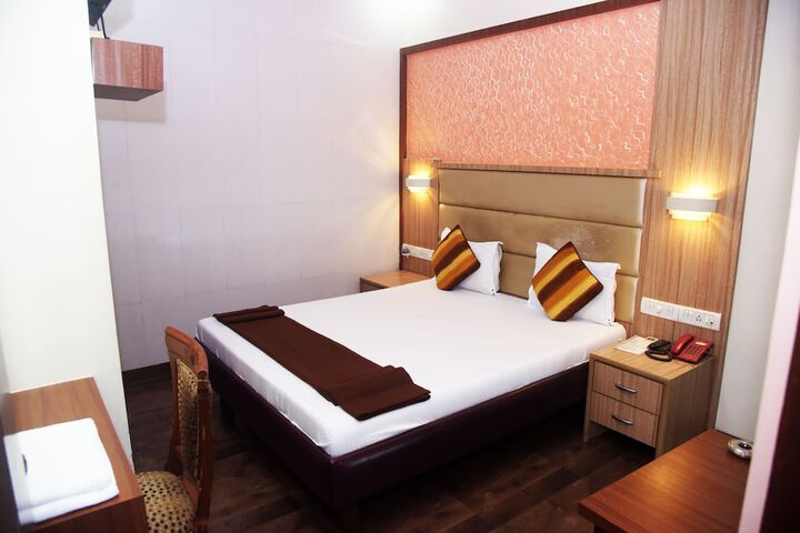Room 6 of 24