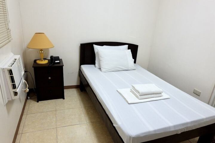 Room 2 of 28