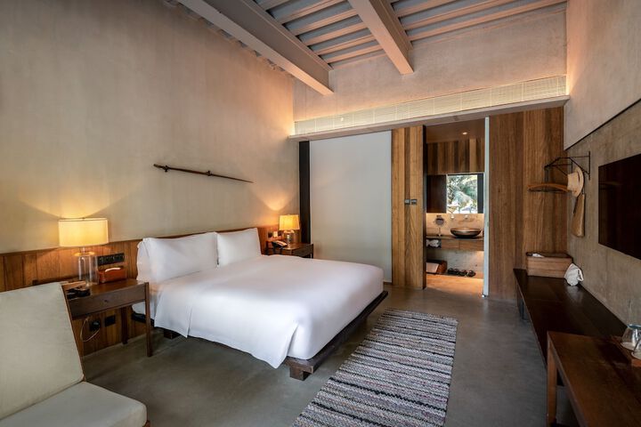 Room 10 of 35